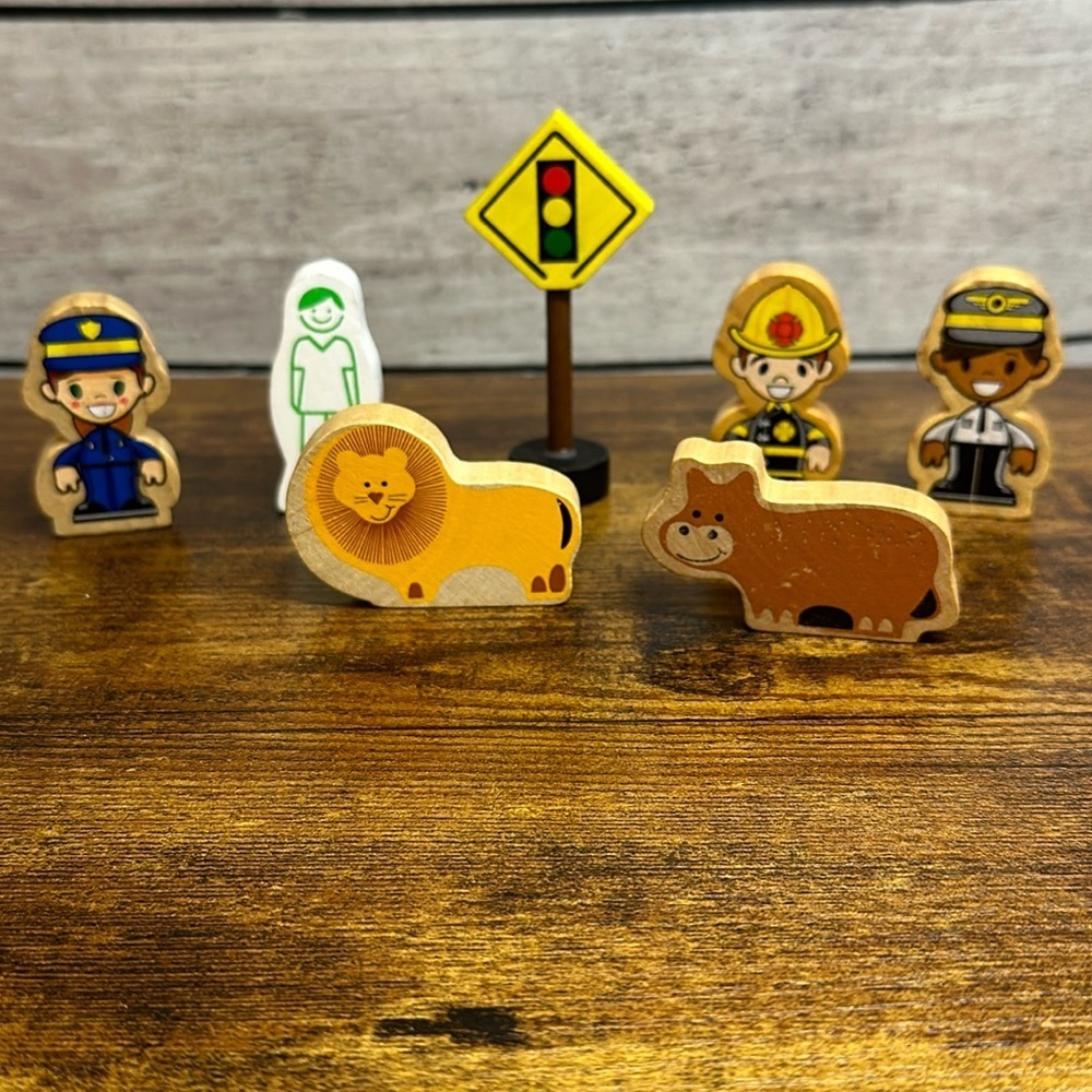 Wooden Pieces Compatible with Brio or Thomas The‎ Train Railway